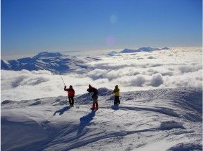 プランの魅力 从峰顶下方浮在云海中的富村西山和十胜山脉 の画像