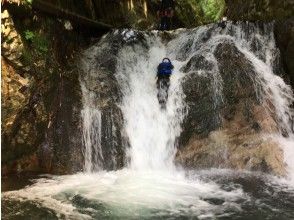 プランの魅力 7mの滝壺でウォータースライダー!? の画像