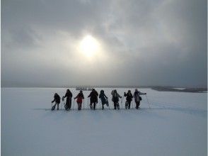 プランの魅力 Visit Shirogane Onsen Power Spots ・ Walk around the vast snowfields as much as you like の画像