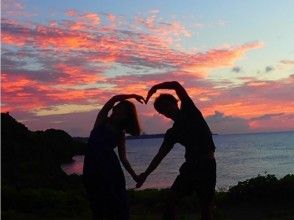 プランの魅力 海と夕日をバックに記念撮影 の画像