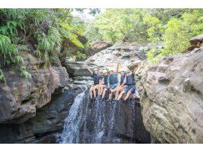 プランの魅力 Memories of the trip will remain. During the tour, the guide will take a picture of you with a dedicated waterproof camera and give you the data for free! Don't worry, "I'm worried about bringing my precious camera to the water's edge ..."! の画像