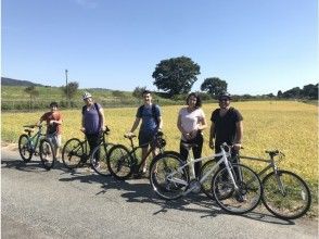 プランの魅力 Cozy bike ride through quiet riverside road の画像