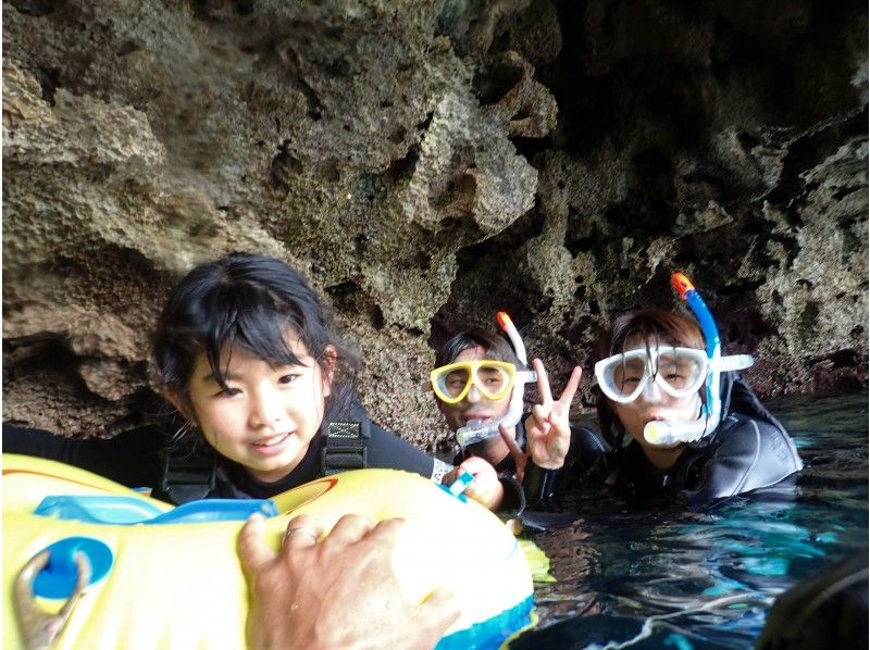 【沖縄・青の洞窟おすすめショップ】世界一美しい海を知るオーナーが認めた絶景海中体験を満喫「MalDive」