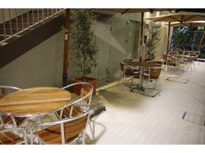 プランの魅力 コートの脇にはリラックスできるパラソルエリアがあります。 の画像