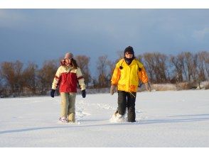 プランの魅力 + 更多也很充实。免费项目（钓鱼点周围的雪鞋行走体验） の画像