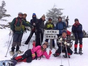 プランの魅力 看板の前で の画像