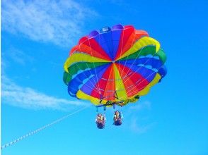 プランの魅力 Let's see the beautiful sea from the sky! Parasailing の画像