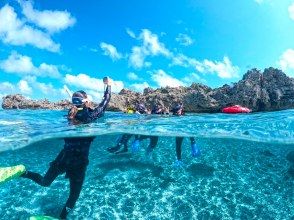 プランの魅力 Memories of the trip will remain. During the tour, the guide will take a picture of you with a dedicated waterproof camera and give you the data for free! Don't worry, "I'm worried about bringing my precious camera to the water's edge ..."! の画像