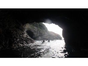 プランの魅力 カヤックで点在する洞窟で探索 の画像