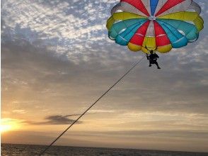 プランの魅力 Sunset parasailing の画像