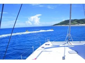 プランの魅力 Relaxing cruising between the main island of Okinawa and Kerama の画像