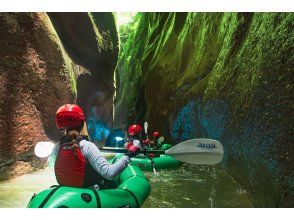 プランの魅力 rock surface reflecting light の画像