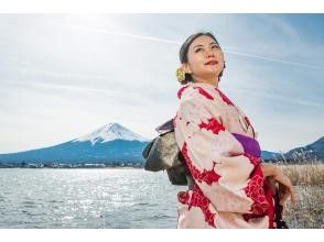 プランの魅力 Recommended sightseeing spots for walking in kimono ❷ Lake Kawaguchiko and Oishi Park / Yagizaki Park の画像