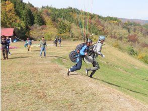 プランの魅力 パイロットと息を合わせて斜面を走って離陸します の画像