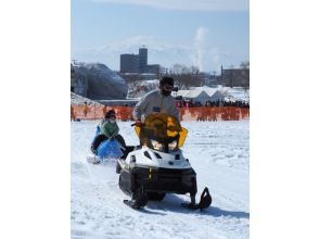 プランの魅力 The snow banana boat pulled by a snowmobile is thrilling! の画像