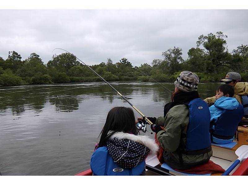 History of the Kushiro River Recommended canoeing, kayaking and river fishing experiences Kushiro Marsh Hokkaido Eastern Hokkaido Recommended activities River fishing Family Children Family Gracefield