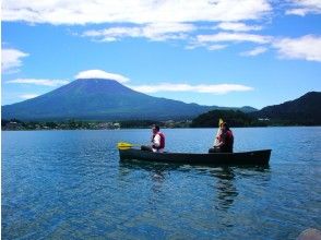 プランの魅力 在背景中与富士山一起划独木舟 の画像