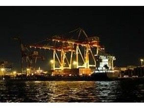 プランの魅力 container ship wharf at night の画像