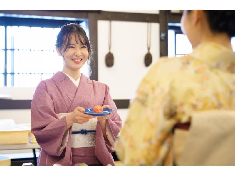 A woman who enjoys making Japanese sweets in a kimono Nerikiri Finished product
