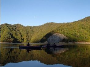 プランの魅力 湖と山と小さい月 の画像