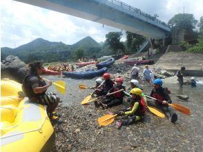 プランの魅力 guide is giving a safety talk. の画像