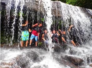 プランの魅力 这次旅行的回忆将保留。在旅行过程中，导游将使用专用的防水相机为您拍照，并免费为您提供数据！不用担心，“我担心将我的珍贵相机带到水边……”！ の画像