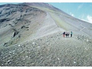 プランの魅力 Downhill road near the crater の画像