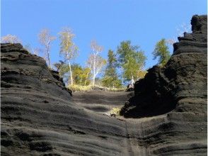 プランの魅力 懸崖上刻著噴發的痕跡 の画像