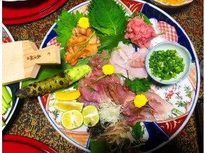 プランの魅力 Large plate of hand-rolled sushi ingredients の画像