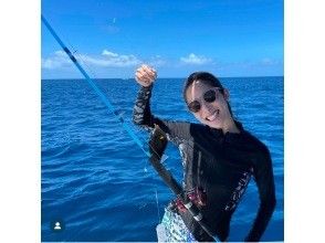 プランの魅力 It's great to go fishing surrounded by the beautiful ocean of Okinawa. の画像