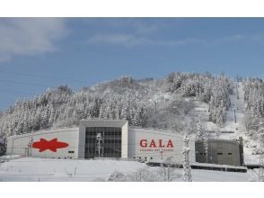 プランの魅力 When you exit the ticket gates at Gala Yuzawa Station, you will reach the ski center! の画像