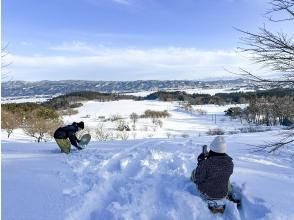 プランの魅力 Our guide staff will give you a lesson on how to ride the snowboard and how to walk on snowshoes. の画像