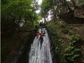 プランの魅力 2to1(滝ツボ80度の天然ウォータースライダー) の画像