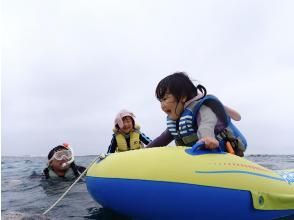 プランの魅力 任何人都可以享受這款帶有觀景窗的游泳圈。 の画像