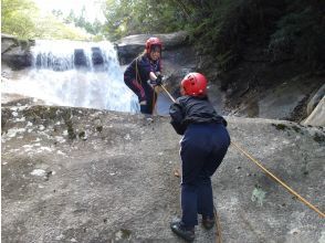 プランの魅力 滝の手前ではザイルを使用 の画像