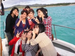 プランの魅力 はての浜から友人と記念撮影 の画像