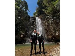 プランの魅力 滝をバックに記念撮影！ の画像
