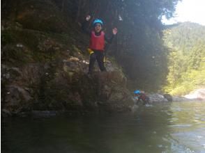 プランの魅力 高い岩からジャンプ大会 の画像