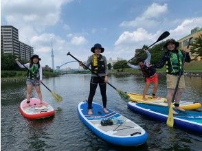 プランの魅力 紀念照片與背景中的天空樹 の画像