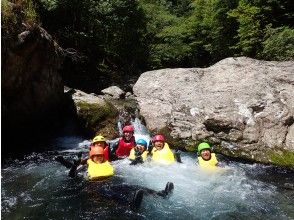まずは水浴び！