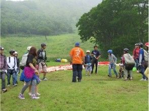 機材を受け取り、取り扱い方法を習います