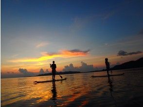 夕日を眺めながらサップで自由時間