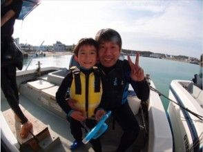 Practice and explanation of snorkeling equipment at the port