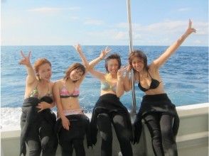 Move to the blue cave by boat