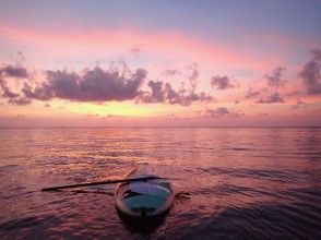 水平線に太陽が沈んでも、しばらくは茜色の空が広がります。今日も1日お疲れ様でした。