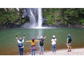 Have a relaxing time at the waterfall ♪