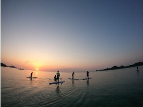 水上で夕日を眺めましょう