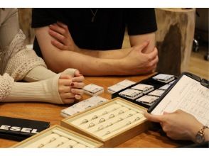 サンプルを見ながらデザインを決定