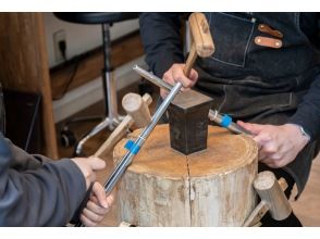 木槌で叩いて自分の形に