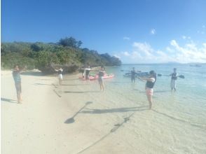 川平湾のエメラルドビーチでカヤックの練習